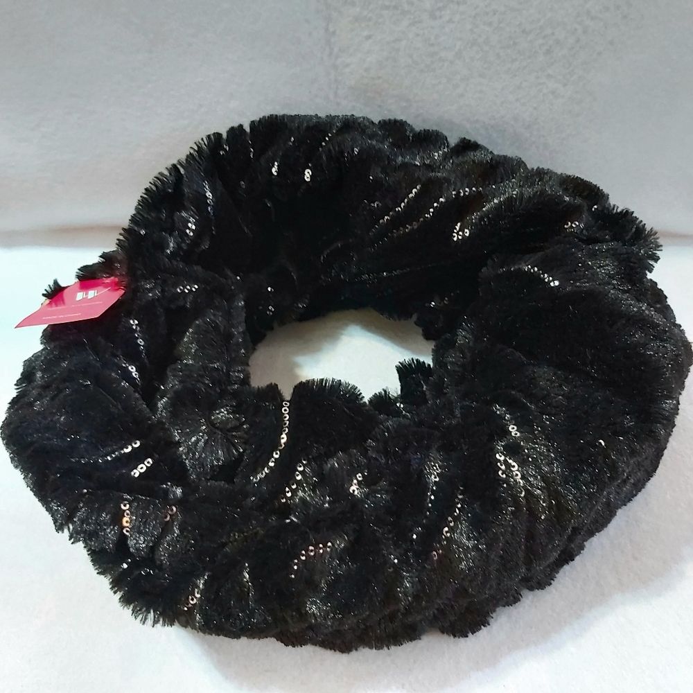 Black Infinity Scarf - Picture 3 of 10